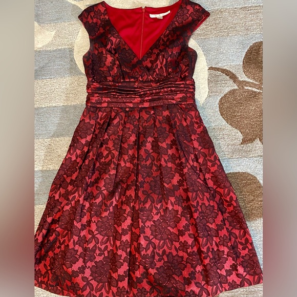 Boston Proper Sleeveless Floral and Tulle Printed Plunging V Cocktail Dress. CL3 - Picture 3 of 6